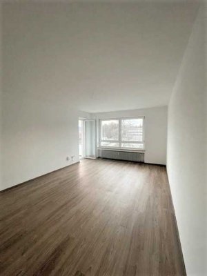 Zentral und beste ÖPNV-Anbindung! 3-Zimmer-Wohnung mit Loggia