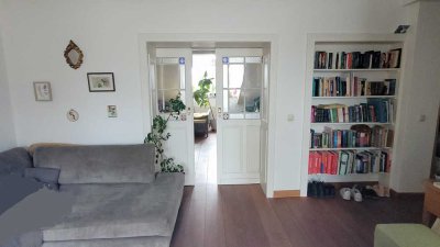 Wohnen im Bonner Südstadtaltbau: Zwei Zimmer Wohnung mit Dachterrasse