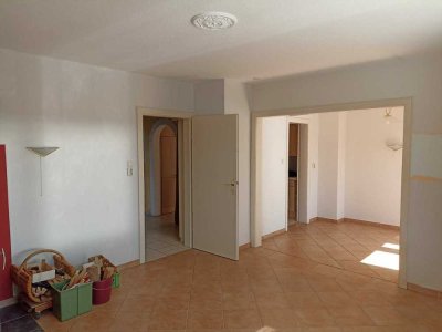 Charmantes Reihenendhaus mit Garage und großzügigem Garten in zentraler Lage