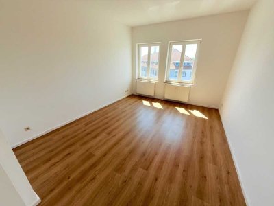 ++Besichtigung: Mi., 25.06.25 um 18:15 Uhr++ Drei Zimmer in Brandenburg a.d. H. mit EBK!