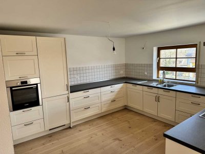 Helle 4-Zimmer-Wohnung im Herzen von Hayingen – Erstbezug nach Sanierung mit EBK und Carport