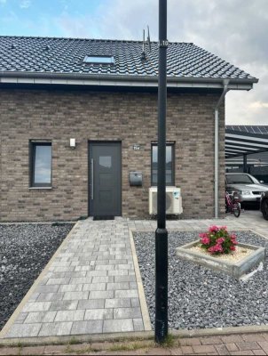 Moderne neuwertige 3-Zimmer-Doppelhaushälfte in Wassenberg