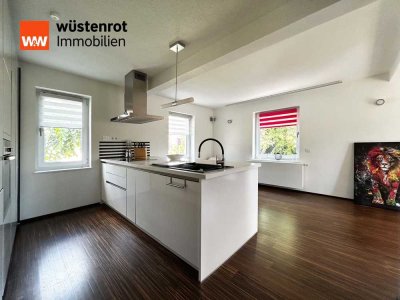 Zuhause - nur besser. 6 Zimmer auf 159 m².
Im TOP-Zustand. Mit Traum-Garten. Plus Einliegerwohnung.