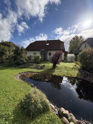 Großes Einfamilienhaus mit 5 Zimmern, Teich, Garage, Wintergarten