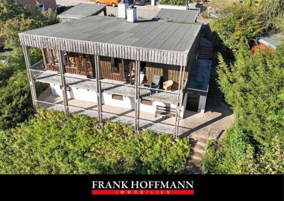 Einzigartiges Architektenhaus auf besonderem Grundstück mit kleinem Pferdestall in Boostedt