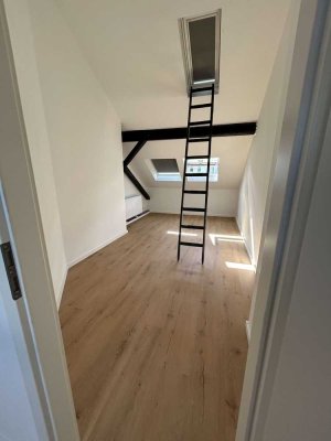 Erstbezug nach Sanierung: 4-Zimmer-Wohnung in Wuppertal (WG geeignet)