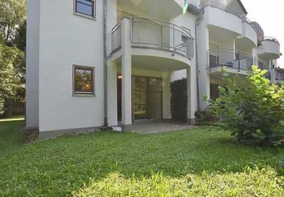 2-Zi-Wohnung, Terrasse/Gartenanteil, TG-Platz und EBK in Stuttgart-Vaihingen - Einzelperson / Paar