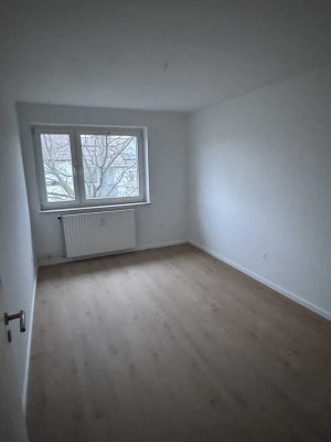 Ihr neues Zuhause - frisch renovierte 2 Zimmer Wohnung mit Balkon