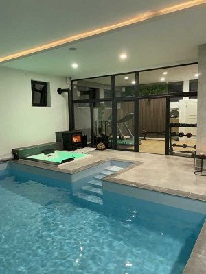 Luxuriöser Neubau - Haus im Haus mit privatem Schwimmpool und Wellnessbereich