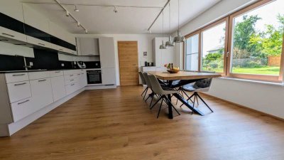 Hochwertig sanierte Erdgeschosswohnung mit Charme, großer Terrasse & Gartenanteil
