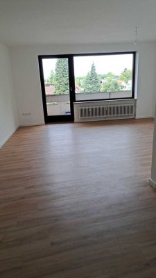 Sanierte 2,5-Zimmer-Wohnung mit gehobener Innenausstattung mit EBK in Ismaning