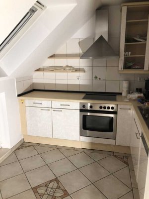 Zentrale 3-Zimmer-Dachgeschosswohnung mit EBK in Brühl