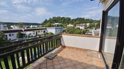 DB IMMOBILIEN | Sanierungsbedürftige 4-Zimmer-Wohnung mit südseitiger Terrasse und traumhaften Ausblick! VIDEOBESICHTIGUNG möglich!