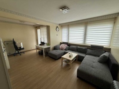 Exklusive, gepflegte 4-Zimmer-Wohnung mit Balkon und Einbauküche in Pinneberg