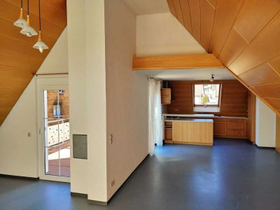 Schöne, großzügige 3-Zimmer-DG-Wohnung mit Einbauküche in Gschwend