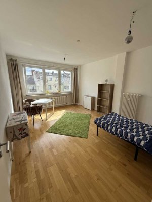 MA - S1 QUADRAT / 2 ZKD - ca. 500 Meter zur UNI / Ideal für WG-Gründer: Möblierte Wohnung inkl. EBK