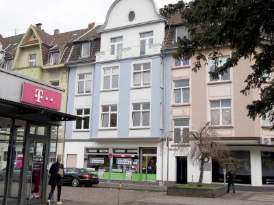 Erstbezug nach Sanierung: DU-Wanheimerort. 2,5 Zimmer Altbau direkt am Michaelplatz/ Ecke Fisch