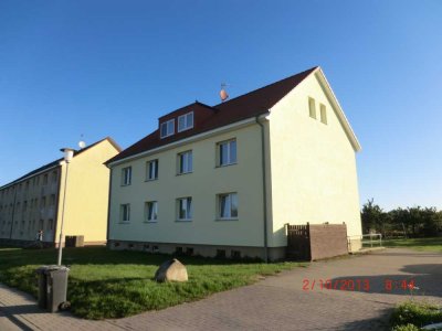 !!2-Raum Wohnung im voll sanierten Altbau unweit von Teterow im schönen Teschow gelegen !!