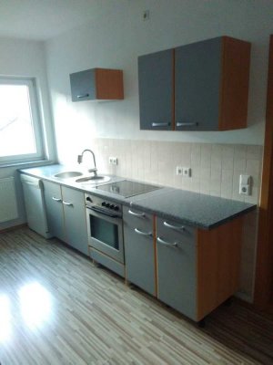 Neuwertige Dachgeschosswohnung mit drei Zimmern sowie Balkon und EBK in Otterberg