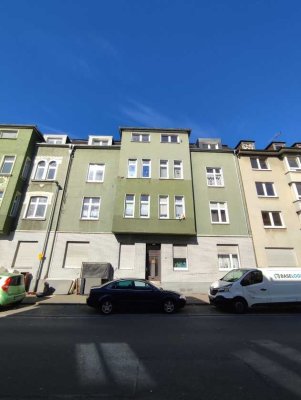IN SANIERUNG: 4-Zimmer-Wohnung 1.OG in Gelsenkirchen-Schalke – bezugsfrei ab 01.09.2025