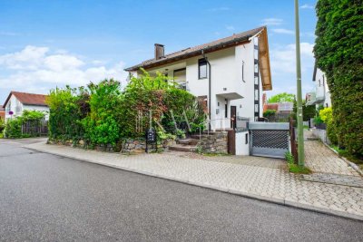 Großzügige, möblierte 4,5-Zimmer Wohnung mit zwei Balkonen in ruhiger Lage von Leonberg - ab 1.12.