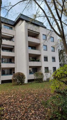 Ruhige 72m² Wohnung mit 2,5 modernen Zimmern mit Balkon und EBK in Wiblingen