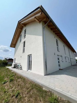 Neuwertige 2-Zi.-Wohnung (KfW-40) zzgl.1 Stellplatz – zur Eigennutzung oder als Kapitalanlage!