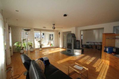 **Großzügige Stadtwohnung mit EBK und großem Balkon**