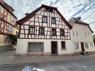 Charmantes Mehrfamilienhaus mit Stellplätzen in der Weinheimer Innenstadt
