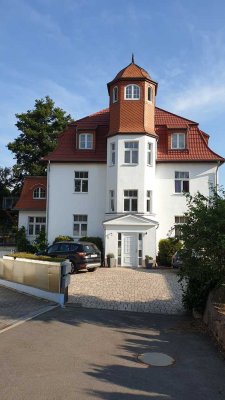 Exklusive 4-Raum Wohnung mit Balkon, Wintergarten und Kamin