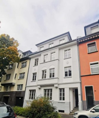 Verkauft - Charmante Altbau-Erdgeschosswohnung mit eigenem Garten & Home-Office