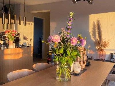 UNTERMIETE Geschmackvolle, 3-Zimmer-Penthouse-Wohnung mit lux. Ausstattung großer Balkon
