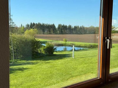 Neuwertige 4-Zimmer-EG-Wohnung mit Terrasse  an Paare zu vermieten