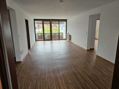 3 Zimmerdachgeschosswohnung, Balkon, Wintergarten und TG Stellplatz in Sontheim