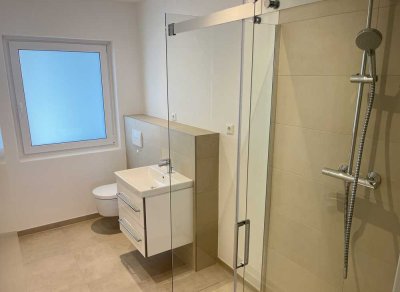 Mod. Einfamilienhaus mit Einliegerwohnung: Wärmepumpe, Photovoltaik, Feldrandlage