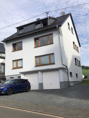 Freistehendes Mehrfamilienhaus mit zusätzlich bebaubarer Grundstücksfläche - provisionsfrei -