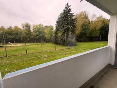 Sehr schöne renovierte und sofort einzugsbereite 2 Zi. Whg. mit Stellplatz und neuer Küche