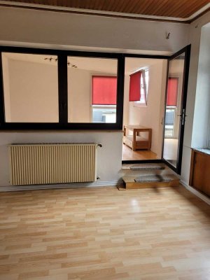 Schöne und gepflegte 2-Raum-Wohnung mit Balkon und Einbauküche in Mönchengladbach