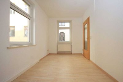 Ruhige 2-Raum Wohnung im Hinterhof am Otto-Buchwitz-Platz!