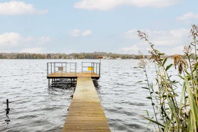 Idyllisches Wohnen am Wasser mit eigenem Badesteg