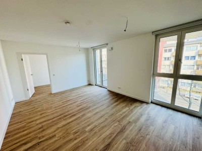 Geräumige Wohnung nahe Barbarossaplatz! *2x Balkone / EBK / Aufzug*