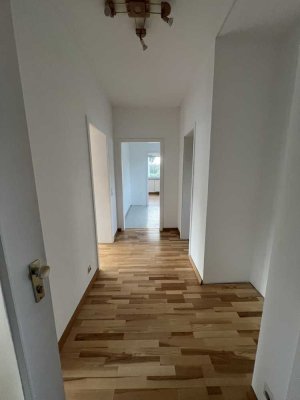 Helle und geräumige 3-Zi-Whg in ruhiger Lage, nur Zweipersonenhaushalt!