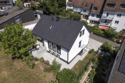 Lichtdurchflutetes freistehende Einfamilienhaus mit Garten, Garage, Energielevel A, Top-Zustand