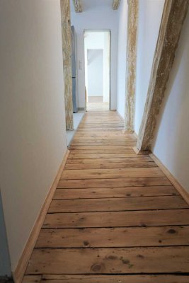 Sanierte Dachgeschosswohnung in Stilaltbau im Martinsviertel - komplett ausgestattet u. teilmöbliert