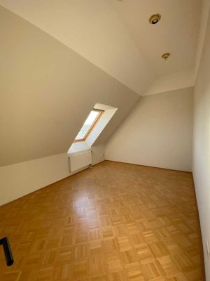 Modernisierte 3-Raum-Wohnung mit Einbauküche in Hannover