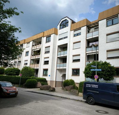 Ruhige 4-Zimmer Wohnung im 3. OG mit Balkon in München Laim