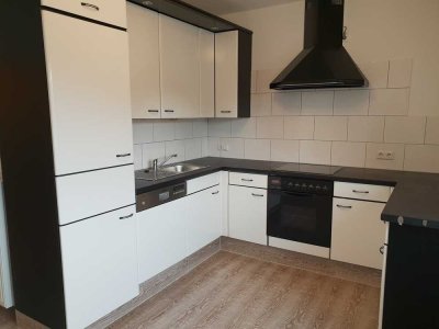 Moderne, sanierte 2-Zimmer-Wohnung mit Dachterrasse und EBK in zentraler Lage