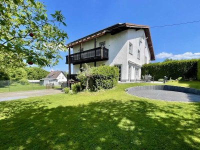 Charmante Doppelhaushälfte mit Garage und traumhaften Garten