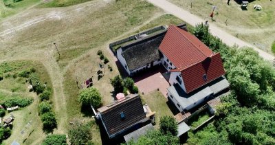 Insel Hiddensee - 2 Häuser mit gesamt  4 Ferienwohnungen - nahe Strand