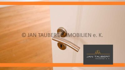 **EINFAMILIENHAUS FÜR DIE JUNGE FAMILIE** mit Kaminofen und Garage - großes Grundstück!